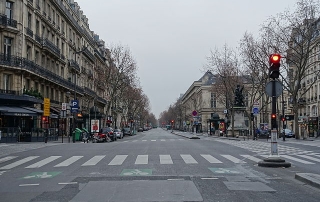 Rue vide à Paris